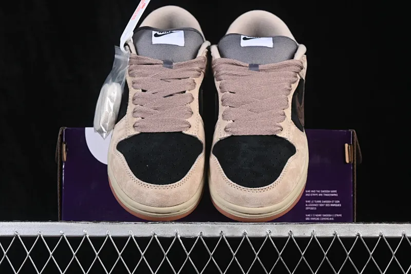 All Categories Nk SB Dunk Series Nk SB Dunk Low Low-top sneakers Nike SB Dunk Low Khaki black and gray hook Low-top casual sneakers HJ0367-200